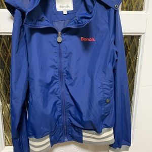 Bench Windbreaker in Size Large